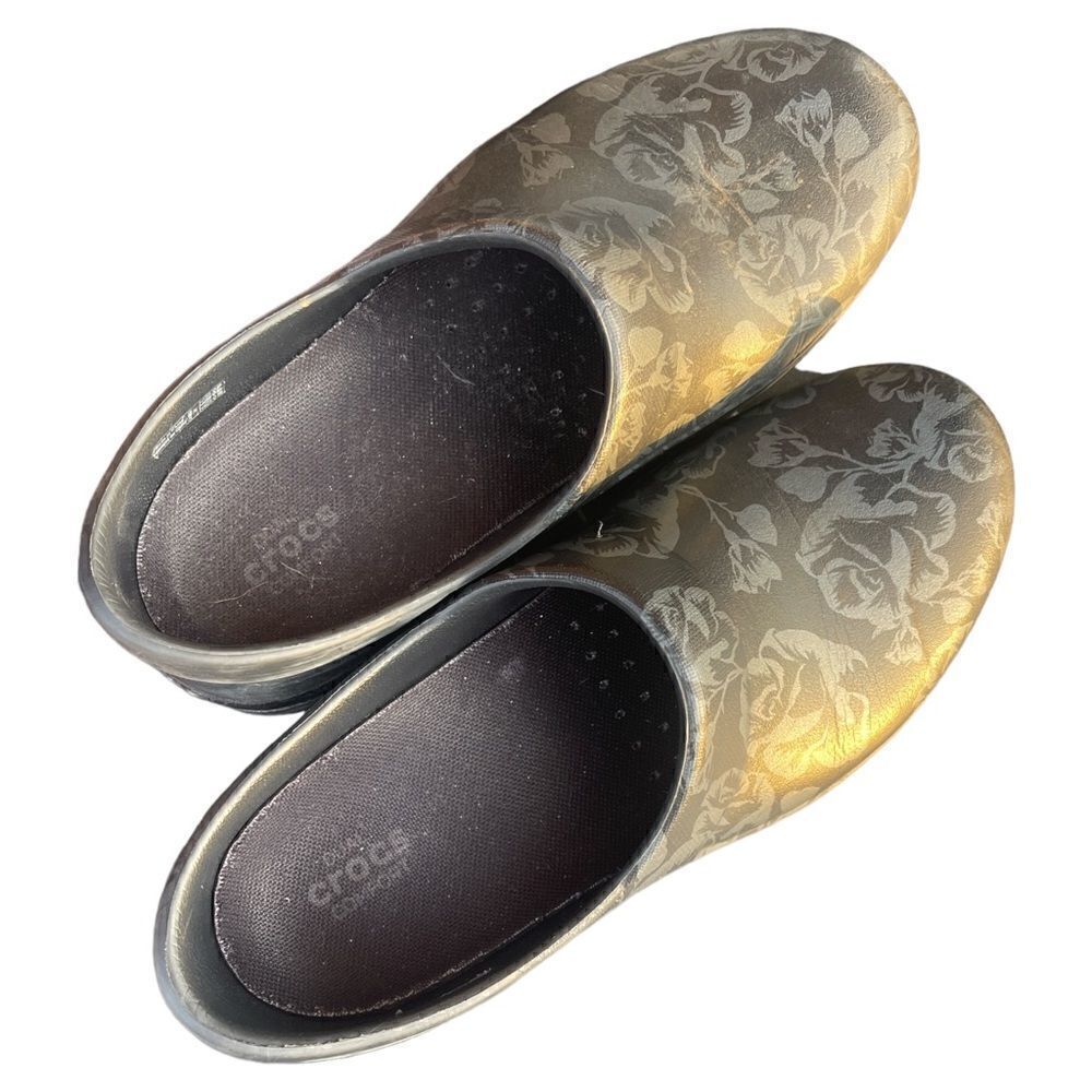 Crocs size 8W 